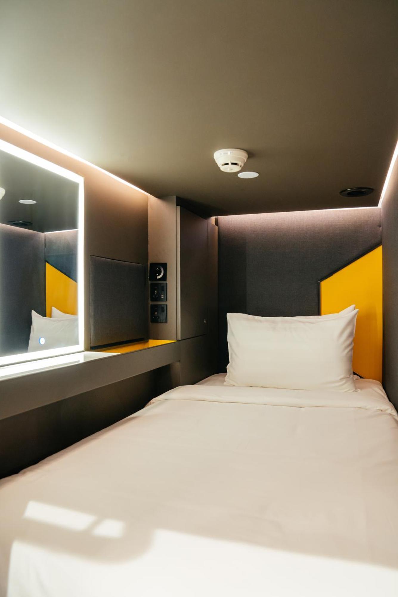 Capsule Transit Sleep Lounge Klia T1 - Landside Hotel เซปัง ภายนอก รูปภาพ